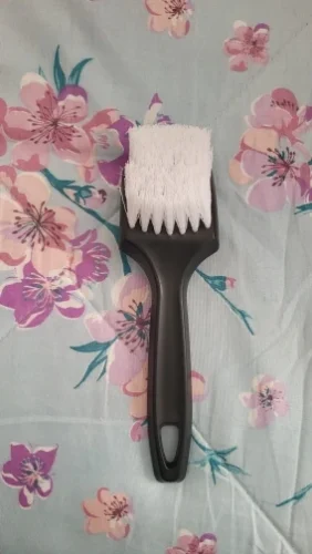 Car Tire Brush Black Bristled Wheel Hub Cleaning Brush Multifunctional Wheel Hub Steel Ring Foot Pad Fabric Cleaning Brush photo review