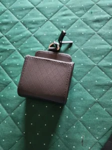 1pc Car Storage Bag Car Air Outlet Debris Bag For Mobile Phone Key Sunglasses Vent Dashboard Tidy Hanging Leather Organizer Box photo review